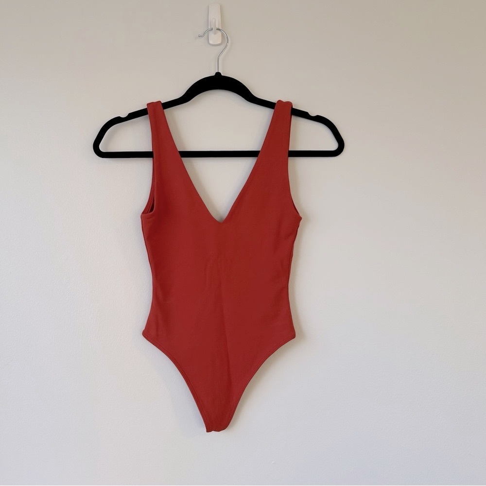 Babaton Contour V-Neck Bodysuit - Red XXS